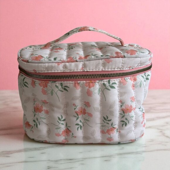 BLUSH CRUSH Pink Floral Quilted Cosmetic Makeup Travel Bag NEW NWT - Picture 1 of 6